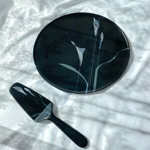 MIKASA Opus Cake Plate & Server (Shiny Black with White Calla Lillies), Japan